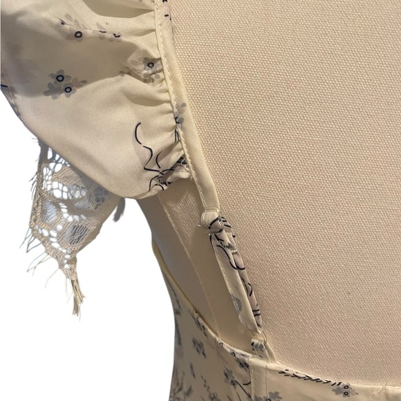 Elegant Cream Floral Ruffle Top - Picture 6 of 15